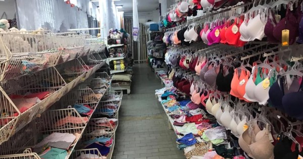 Nhượng lại cửa hàng rộng 500m2 có nhà ở bên trong tại