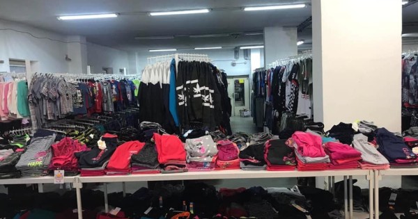 Nhượng lại cửa hàng rộng 500m2 có nhà ở bên trong tại