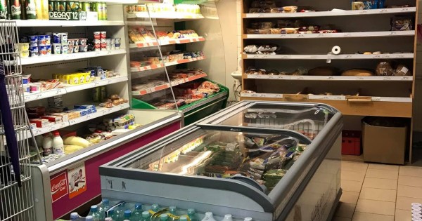 Cần nhượng lại cửa hàng ,làng hơn 3500 dân diện tích bán hàng 100m vuông