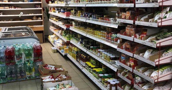 Cần nhượng lại cửa hàng ,làng hơn 3500 dân diện tích bán hàng 100m vuông