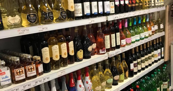 Cần nhượng lại cửa hàng ,làng hơn 3500 dân diện tích bán hàng 100m vuông