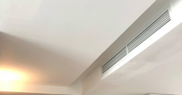 So sánh sự khác nhau giữa điều hòa âm trần loại Cassette và điều hòa âm trần nối ống gió (Giấu trần)