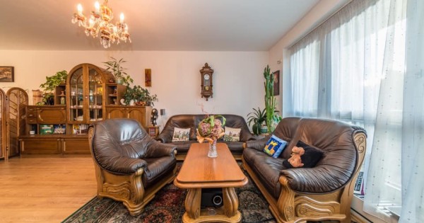 Bán nhà 220m2 ở praha 4 - krč. Gồm 10 phòng, 4 tầng, 1 tầng dưới hầm, 4 chỗ đỗ xe oto