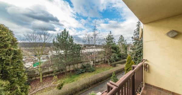 Bán nhà 220m2 ở praha 4 - krč. Gồm 10 phòng, 4 tầng, 1 tầng dưới hầm, 4 chỗ đỗ xe oto