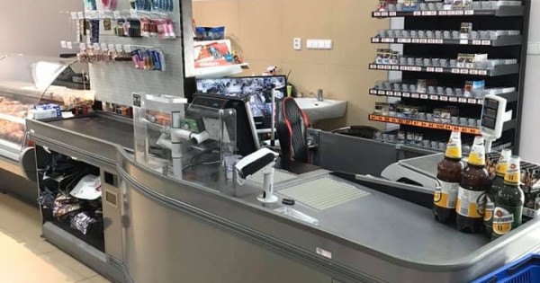 Sang nhượng cửa hàng rộng 500m2 tại Liberec, đối diện khu chung cư