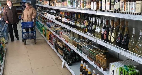 Sang nhượng cửa hàng rộng 500m2 tại Liberec, đối diện khu chung cư