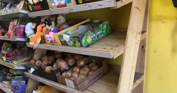 Thanh lý toàn bộ giàn kệ, trang thiết bị và hàng hoá Potraviny tại Brno