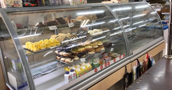 Thanh lý toàn bộ giàn kệ, trang thiết bị và hàng hoá Potraviny tại Brno