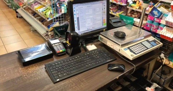 Thanh lý toàn bộ giàn kệ, trang thiết bị và hàng hoá Potraviny tại Brno