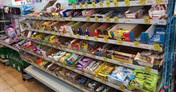 Thanh lý toàn bộ giàn kệ, trang thiết bị và hàng hoá Potraviny tại Brno