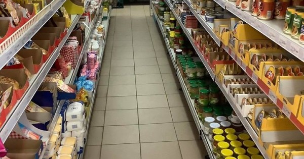 nhượng lại cửa hàng, diện tích bán hàng 150m, kho 90m vùng Zlín