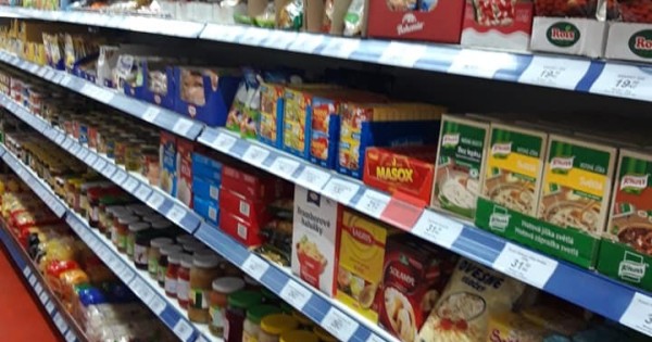 Nhượng lại cửa hàng 65m² , kho 10m², najem + nước 6600kc khu vực Česká Lípa