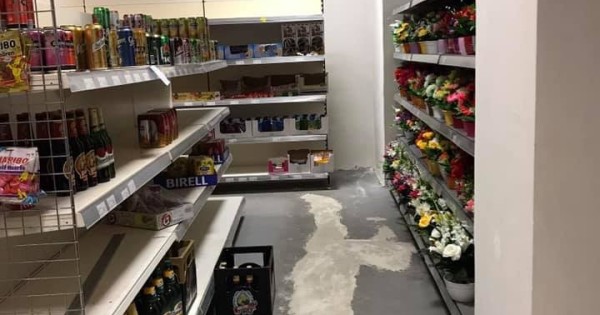 Cần thanh lý giàn giá đơn và giàn đôi 1m, tủ mát.