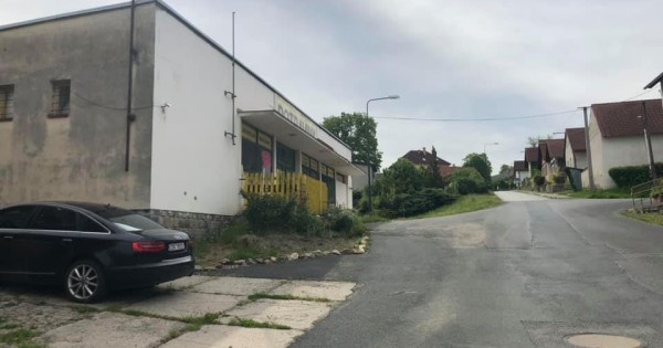 Cần bán BĐS gồm Potraviny và nhà ở, khu vực Vlastějovice, Kutná Hora