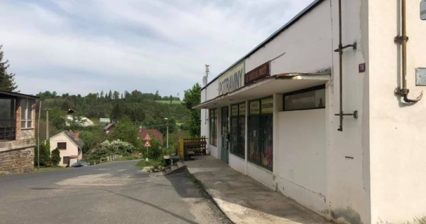 Cần bán BĐS gồm Potraviny và nhà ở, khu vực Vlastějovice, Kutná Hora