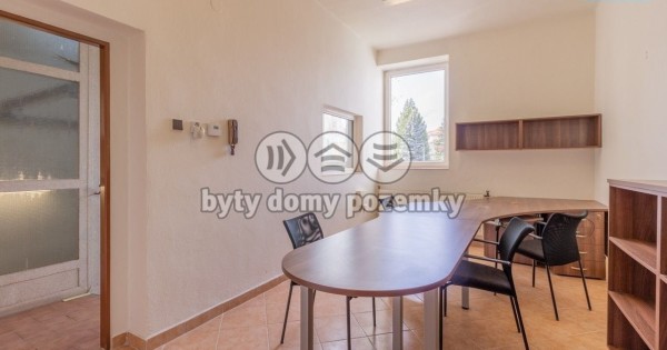 Bán bất động sản, cửa hàng, chủ tư nhân, 3 tầng 528 m2 tại Pelhřimov