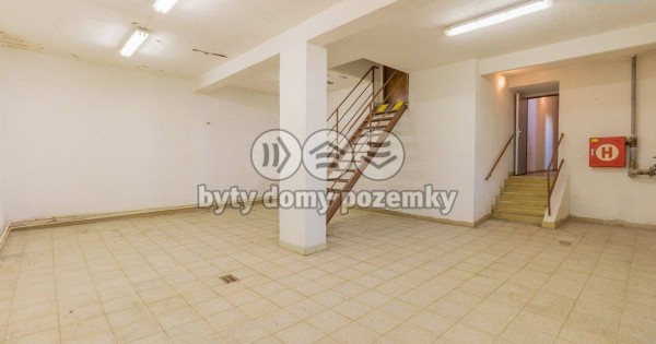 Bán bất động sản, cửa hàng, chủ tư nhân, 3 tầng 528 m2 tại Pelhřimov
