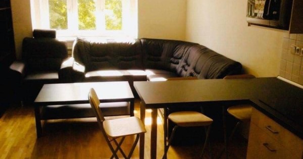 Cho thuê nhà 2KK 42m2 tại Liben Praha 8 cách 5 phút ra metro Palmovka