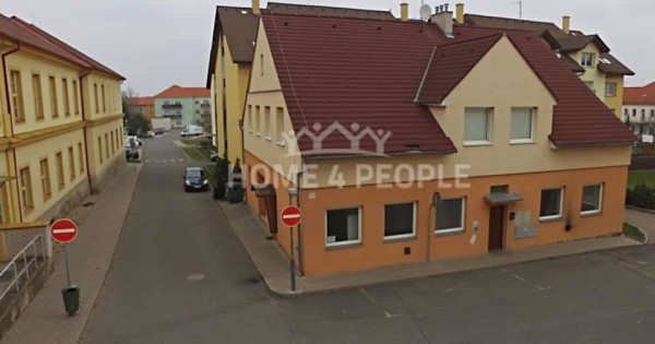 Bán nhà barak chính chủ ở thành phố Caslav diện tích 488m2