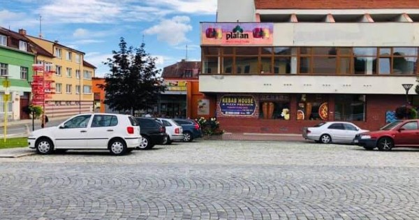 Cho thuê địa điểm cho kinh doanh ở Protivín (khoảng 5000 người)