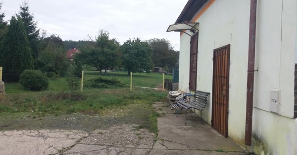 Bán 2 cửa hàng potraviny cộng sản làng không cạnh tranh