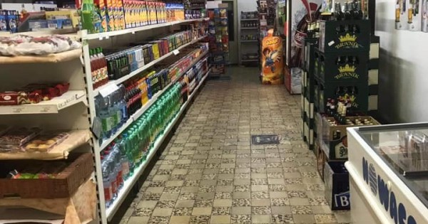 Cần bán khu nhà bán Potraviny từ thời cộng sản tại làng 2600 dân