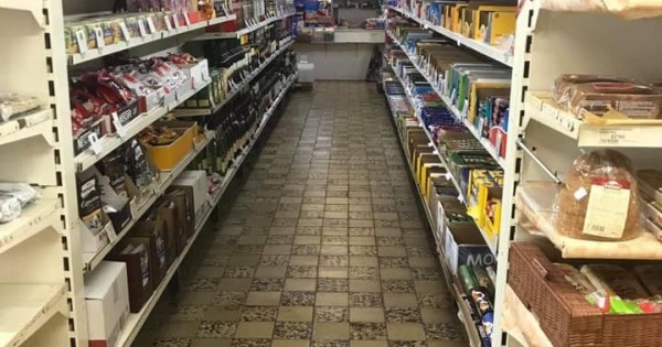 Cần bán khu nhà bán Potraviny từ thời cộng sản tại làng 2600 dân