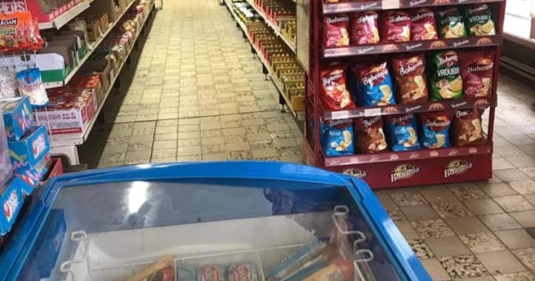 Cần bán khu nhà bán Potraviny từ thời cộng sản tại làng 2600 dân