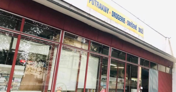 Cần bán khu nhà bán Potraviny từ thời cộng sản tại làng 2600 dân