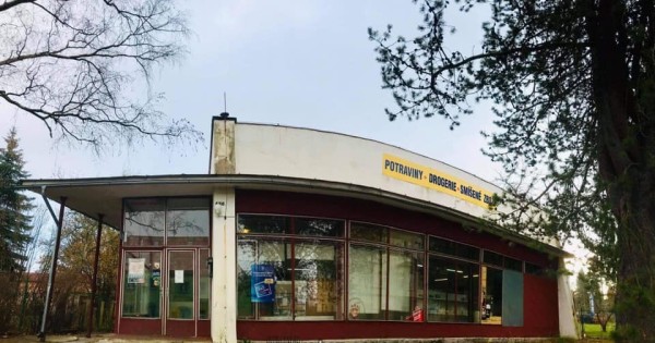 Cần bán khu nhà bán Potraviny từ thời cộng sản tại làng 2600 dân