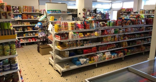 Nhượng lại cửa hàng pot thuê của uỷ ban đã hoạt động được hơn 8 năm,dt khoảng 60m2