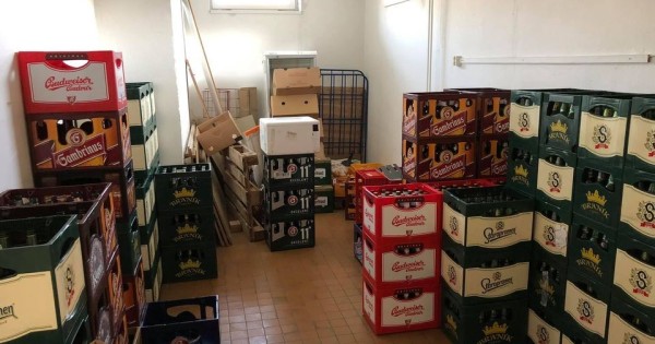 Nhượng lại cửa hàng pot thuê của uỷ ban đã hoạt động được hơn 8 năm,dt khoảng 60m2