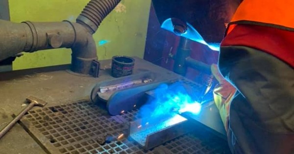 Cần tuyển thợ hàn CO2 vào nhà máy  ở TP Ostrava, Plzeň, Nymburk, Louny