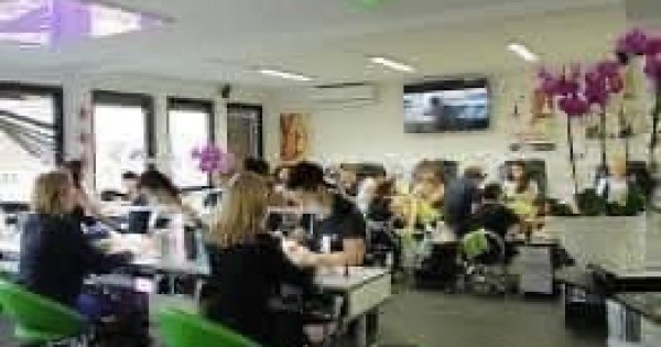 CẦN TÌM THỢ NAIL TẠI FRANKFURT TÂY ĐỨC