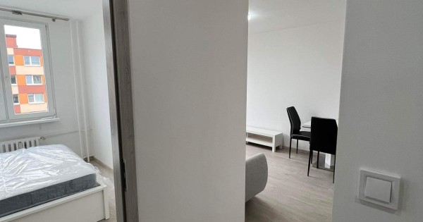 Cần Cho thuê nhà byt 2+kk, Praha 4