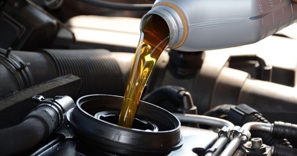 Có nên tự thay dầu cho xe? có dịch vụ thay dầu tại nhà ở Plzen không?