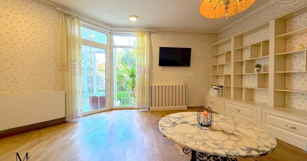 Căn hộ độc đáo 3 phòng (2 phòng ngủ + bếp) với sân vườn riêng trong khu vực yên tĩnh