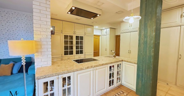 Căn hộ độc đáo 3 phòng (2 phòng ngủ + bếp) với sân vườn riêng trong khu vực yên tĩnh