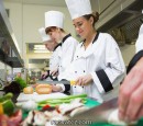 Cần tìm nhân viên biết tiếng đứng kasa và thợ quấn sushi cho quán Tầu