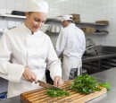 Quán ăn gần Brno cần tìm phụ bếp lương khởi điểm 40 nghìn, bao ăn ở.