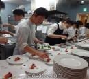Cần một đầu bếp đồ Việt và 1 bồi bàn làm trong siêu thị tại Brno