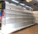 Thanh lý toàn bộ giàn kệ, trang thiết bị và hàng hoá Potraviny tại Brno