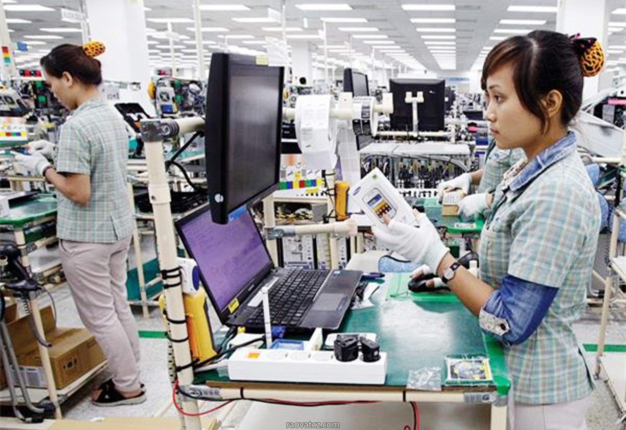 Tuyển công nhân lắp ráp điện tử tại TP Plzen lương sạch từ 25000 kč - 35000kč - Hình 1