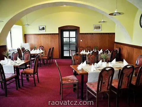 Cho thuê cửa hàng gần Hradec Králové