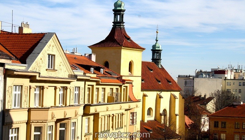 Bán nhà trên ở dưới kinh doanh gần Praha