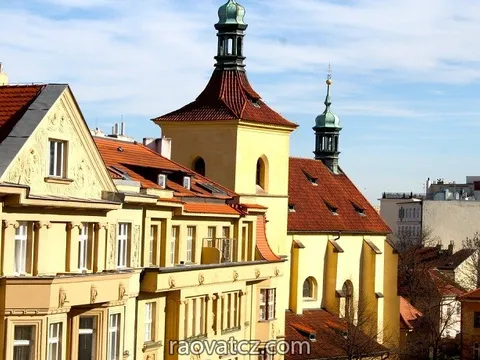 Bán nhà trên ở dưới kinh doanh gần Praha