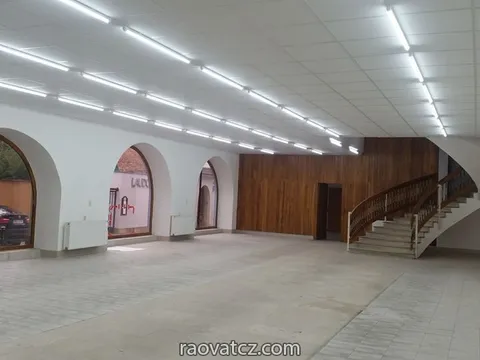 Cần bán cửa hàng ba tầng hơn 1000m2