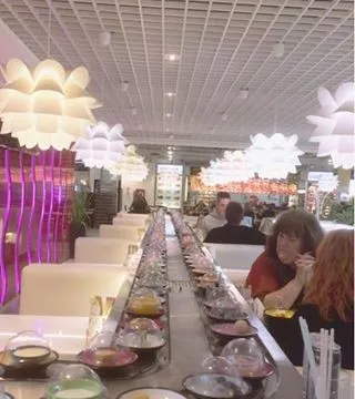 Quán Sushi cần tìm người rửa bát dọn dẹp tại Praha 4