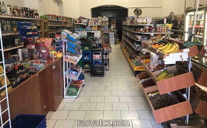Cần chuyển nhượng cửa hàng tại trung tâm Žatec có park đậu xe - Hình 1