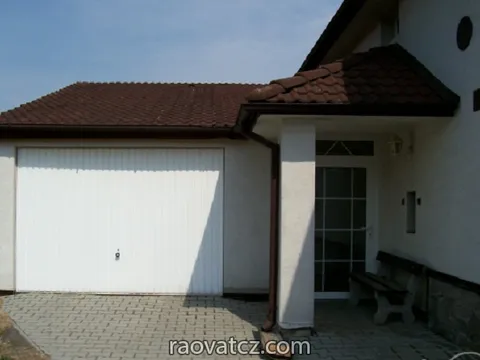 Bán diện tích kinh doanh kèm nhà ở tổng 1.456m2, cách Plzeň 15km